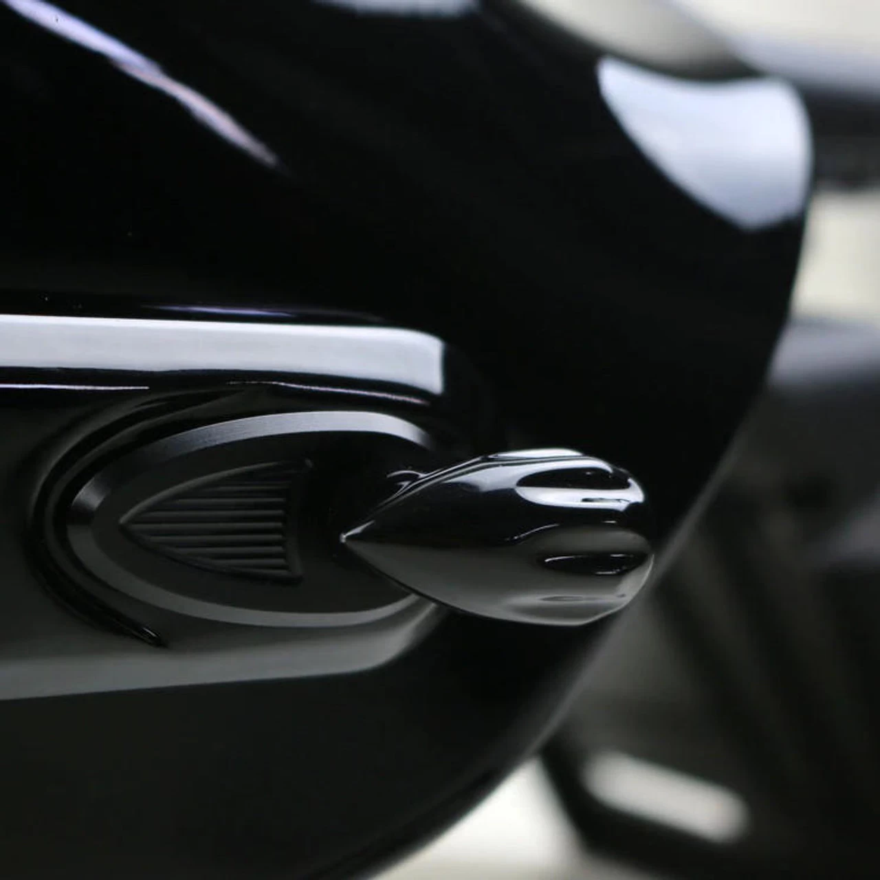 Kodlin - 3-In-1 Grooved Bullet Turn Signals (Universal Fit) 7 Kodlin - 3-In-1 Grooved Bullet Turn Signals (Universal Fit) - Image 5